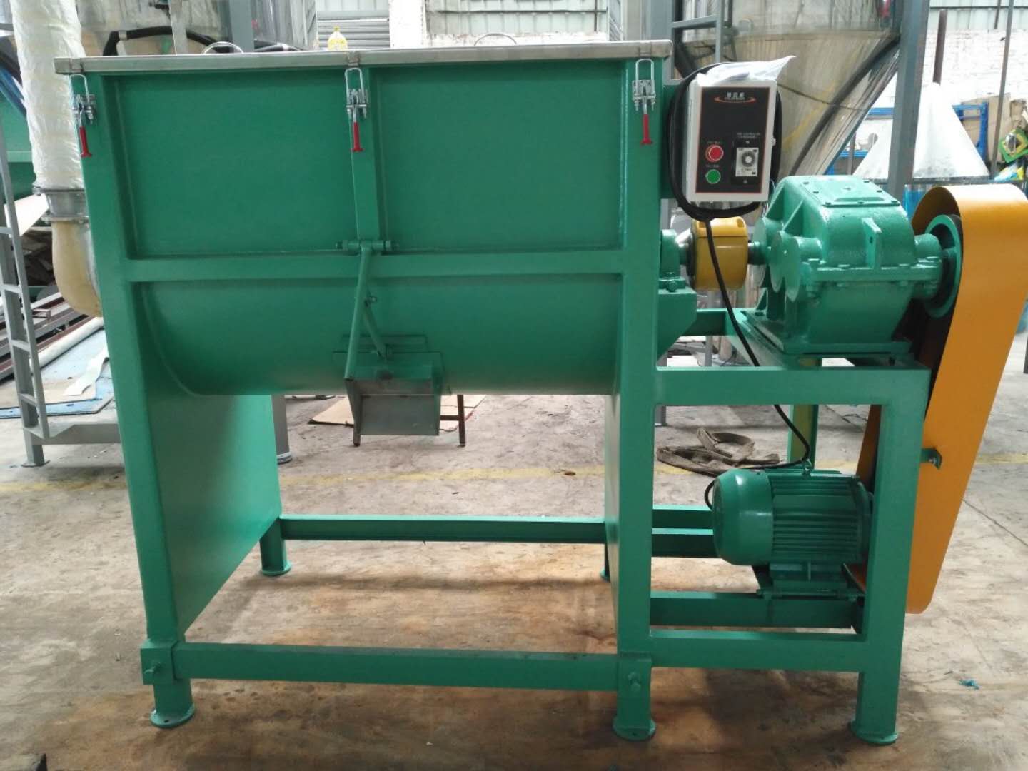 1吨饲料卧式球速体育在线客服价格 饲料卧式球速体育在线客服厂家