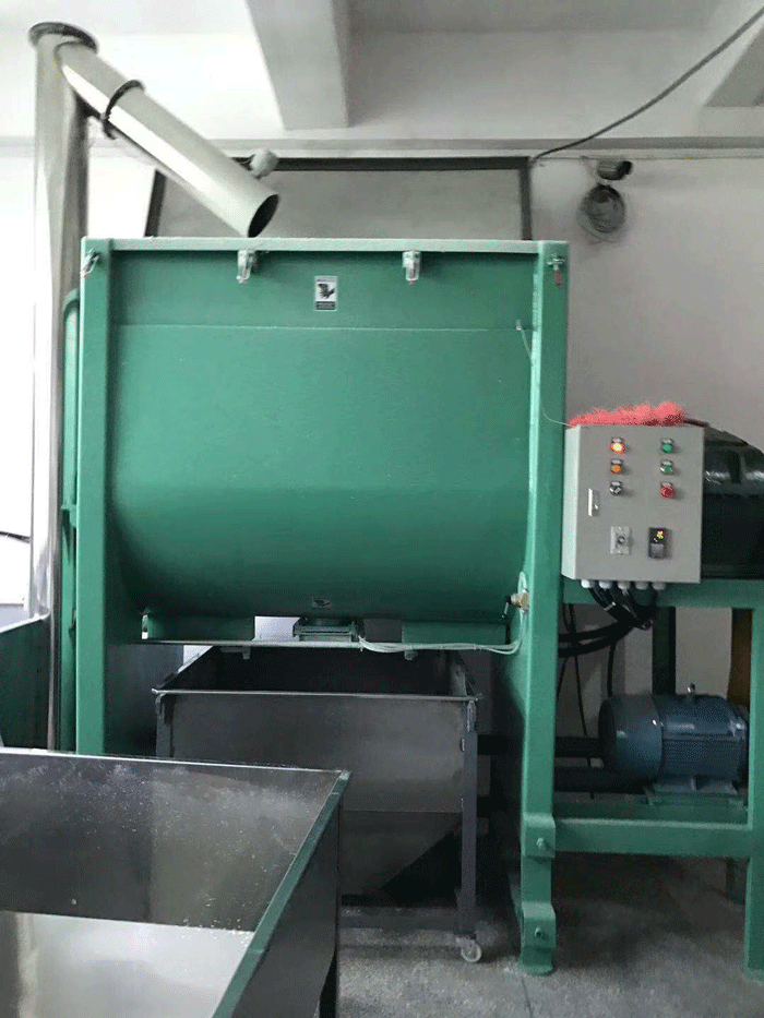 厦门塑料加热卧式球速体育在线客服为覃小姐创造了财富，增加了效率！